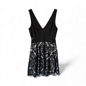 Avery G Black Mini Fit and Flare V-Neck Cocktail Dress Size 12 Party Holiday
